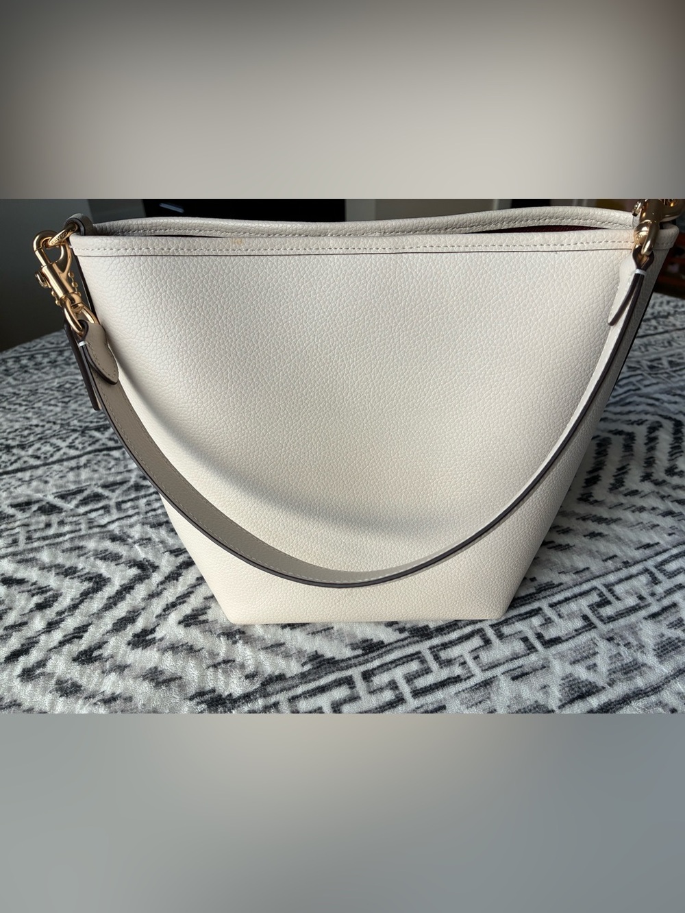Coach Cream Leather Tote with Gold Logo - Picture 4 of 12